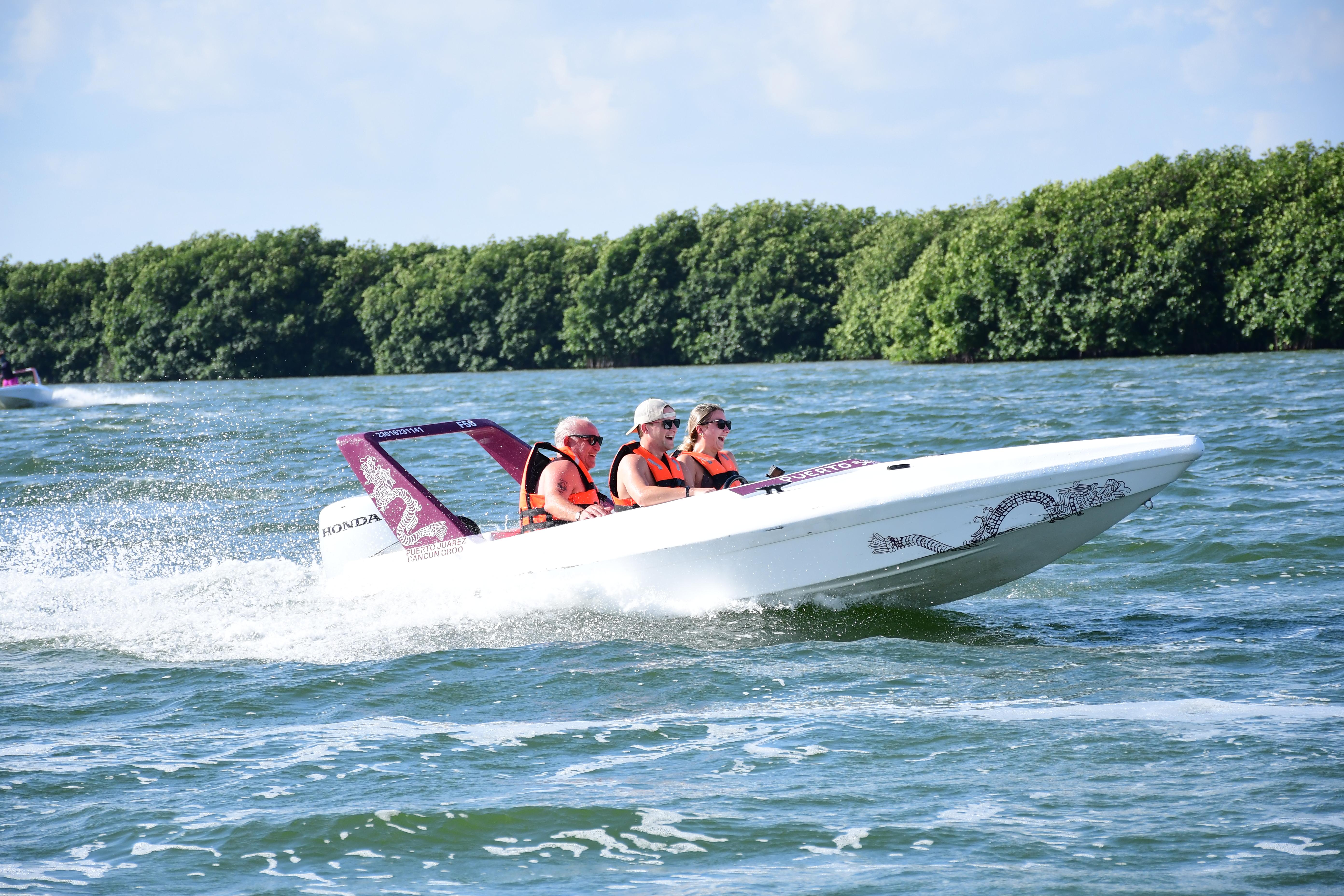 Speed boat Cancún